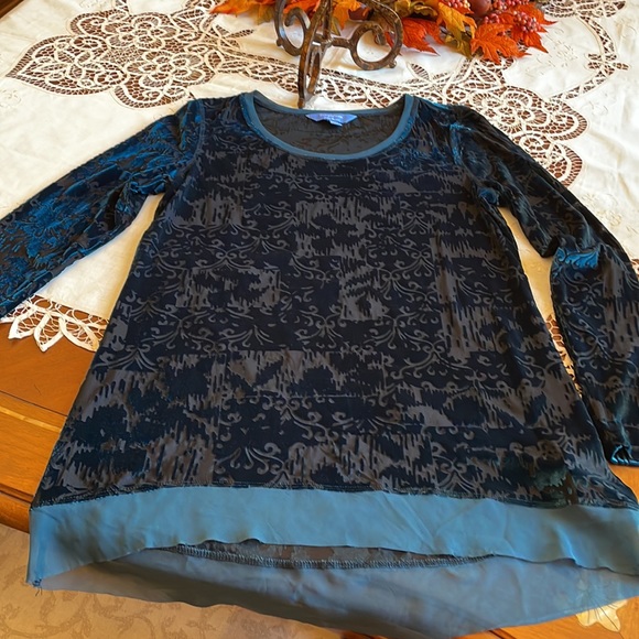 Vera Wang 👚Top👚 - Picture 5 of 8